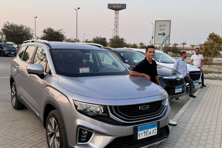 Providing private drivers with comfortable cars for tours, airport pickup, and hotel booking in Cair