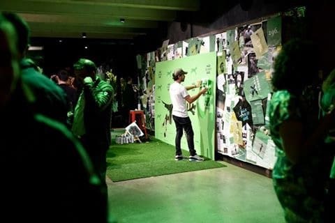 yo realizando un show en directo de live painting