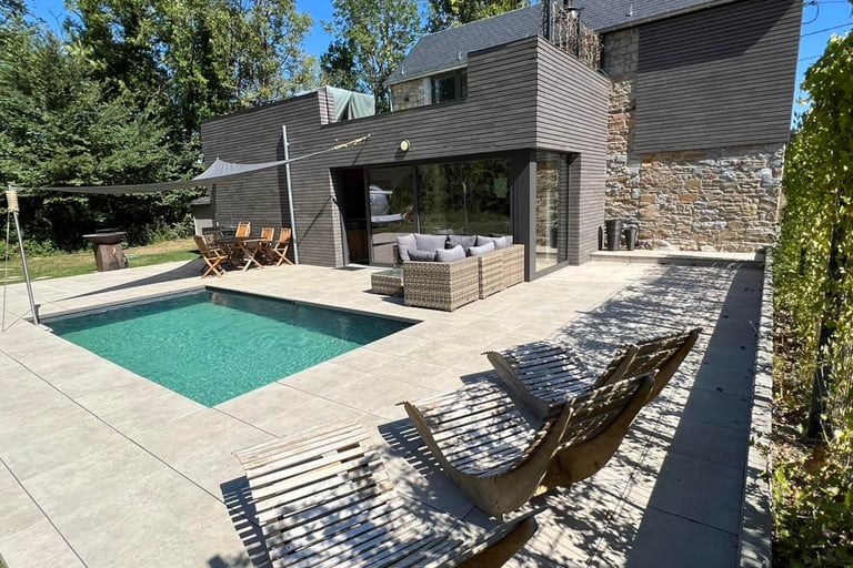 piscine-exterieure-privative-logement-location