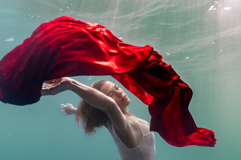 ethereal underwater fine art photography human movement Laura Mommicchi