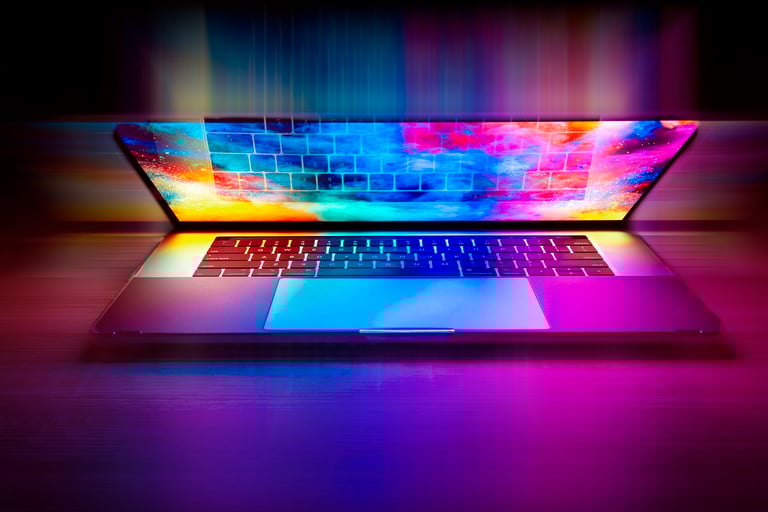 Ordinateur qui s'ouvre pour montrer le pouvoir d'internet.