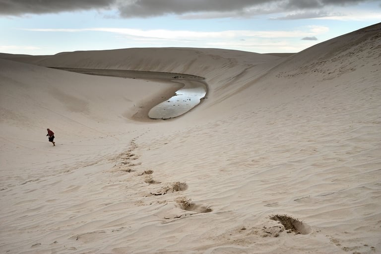 Paysage de sable et de lagunes dans  les lençois dans le Maranhao au Brésil