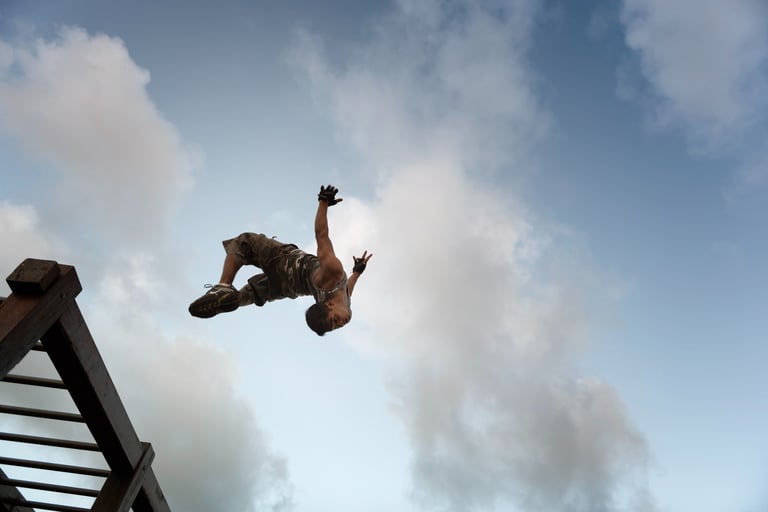 Un jeune homme fait du workout à Kour , Guyane