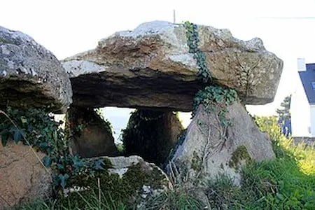 Ty Bayon - Présentation de Belz - Dolmen de Kerguérhan