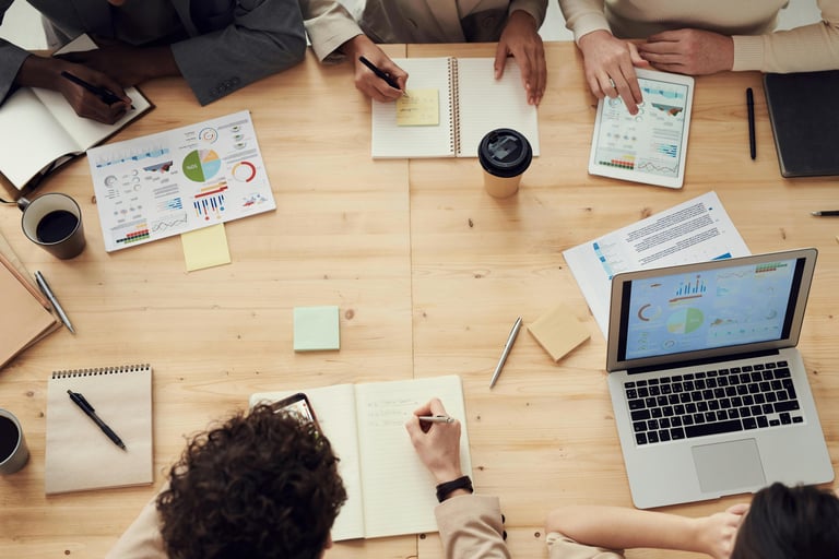 Equipo de marketing trabajando