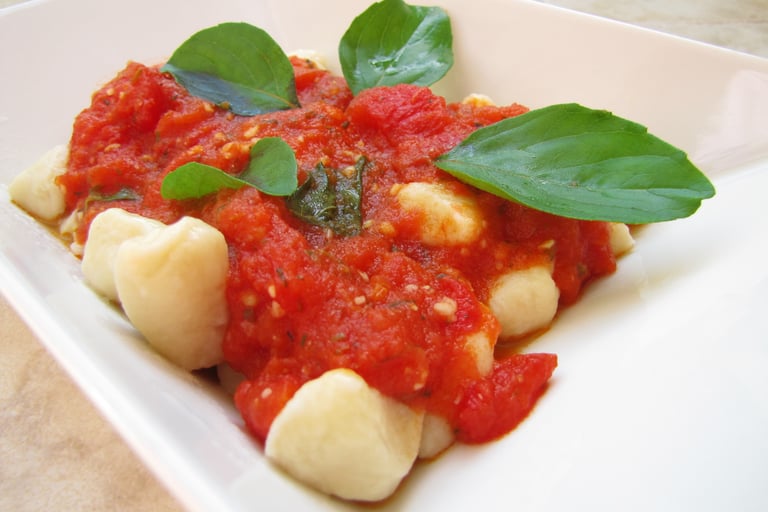 ñoquis en salsa de tomate fresco