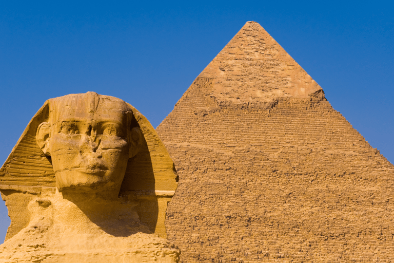 Visitar las Pirámides de Guiza y explorar El Cairo es el sueño de muchos viajeros que desean adentrarse en los misterios del 