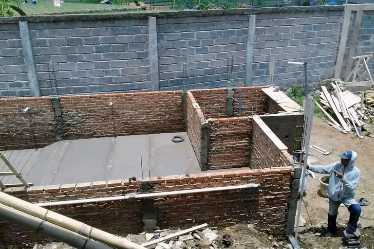 Pembuatan kolam renang di daerah Kendal oleh tim dayanapool