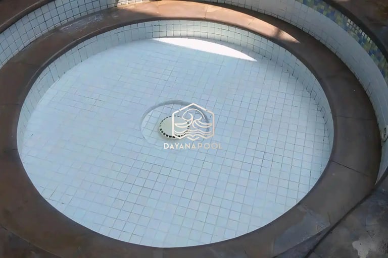 kolam renang minimalis berbentuk lingkaran