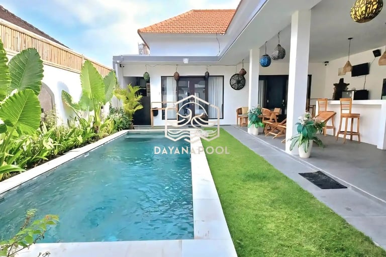 kolam rennag di villa.