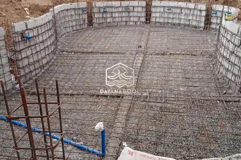 Pembuatan kolam renang di daerah Serang oleh tim dayanapool