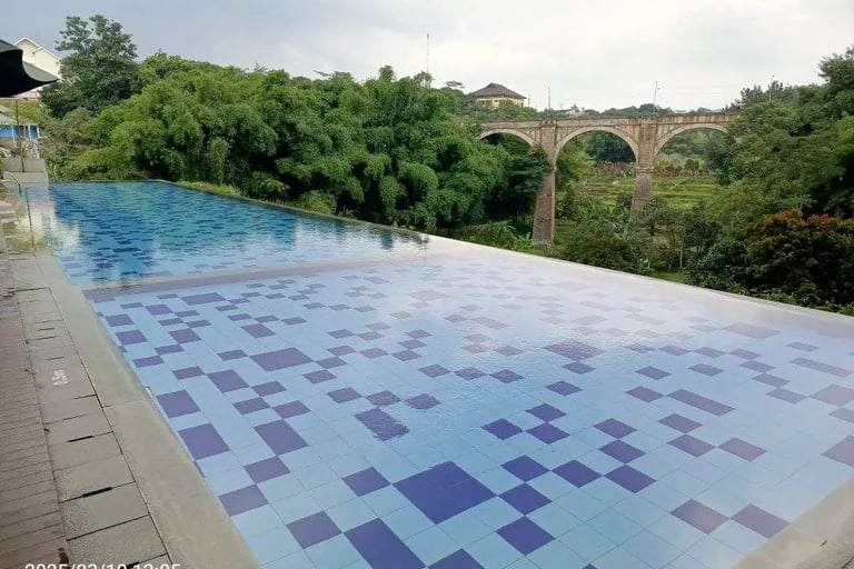 Kolam Renang indan buatan dayanapool
