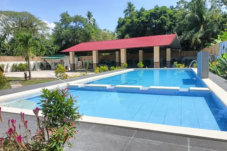 Kolam renang bautan dayanapool di Lebak dengan desain menawan