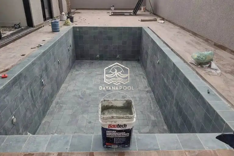 Kolam renang bautan dayanapool di Jakarta Pusat dengan desain menawan