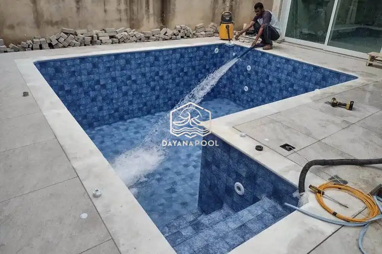 Pembuatan kolam renang oleh tim dayanapool