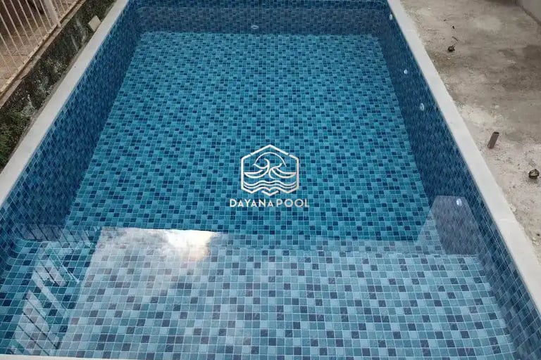 Kolam renang minimalis buatan dayanapool di banjar