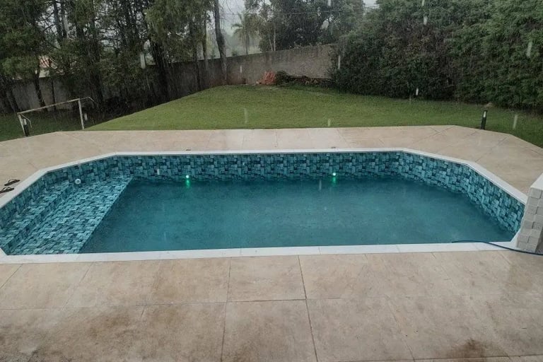 Kolam renang bautan dayanapool di Serang dengan desain menawan