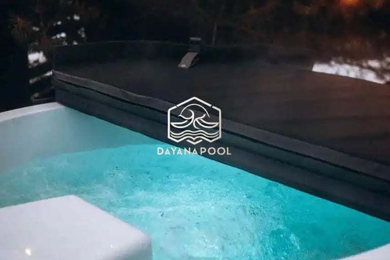 Tampilan mewah kolam Jacuzzi yang baru selesai dibangun