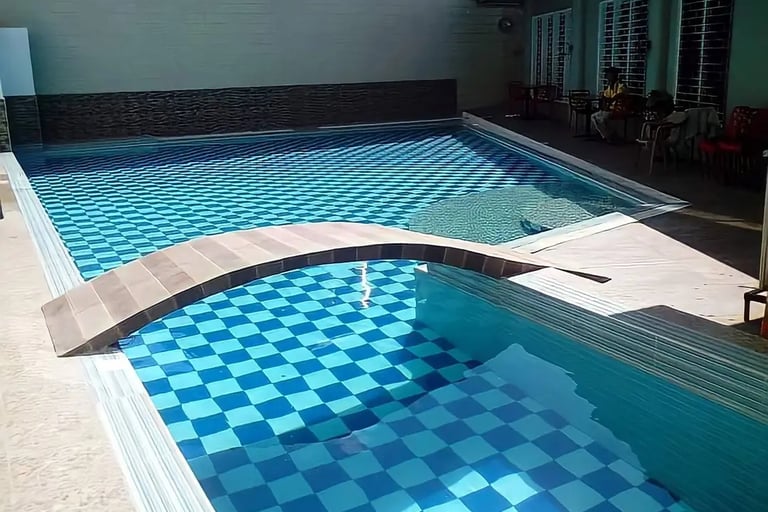 Kolam renang minimalis dan estiteik di bandung