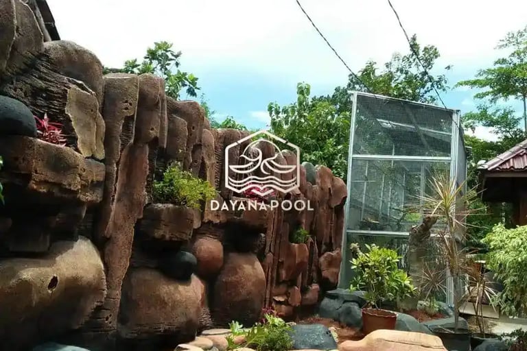 dekorasi rumah dan taman dengan 3 air mancur.