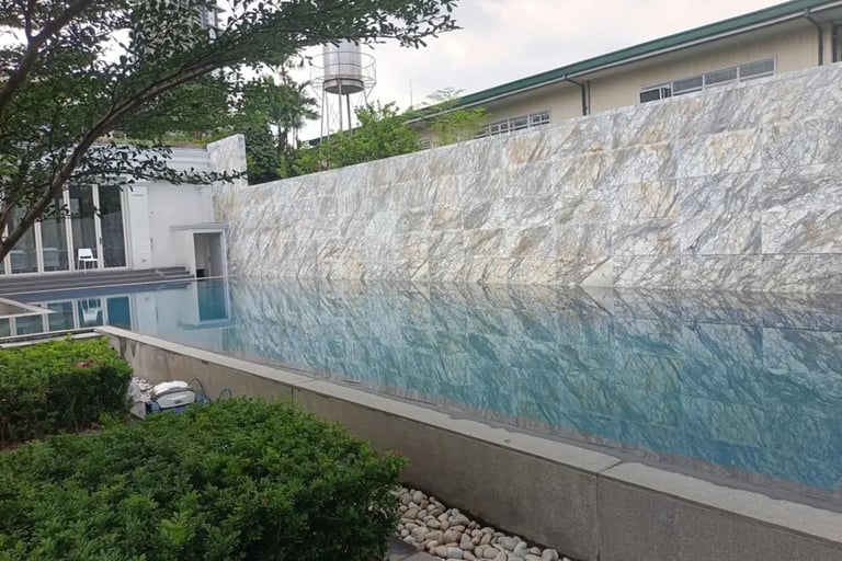 Kolam renang bautan dayanapool di Batang dengan desain menawan