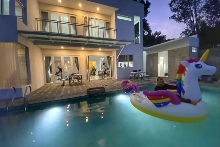 Kolam renang bautan dayanapool di Pandeglang dengan desain menawan