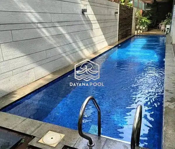 kolam renang minimalis.