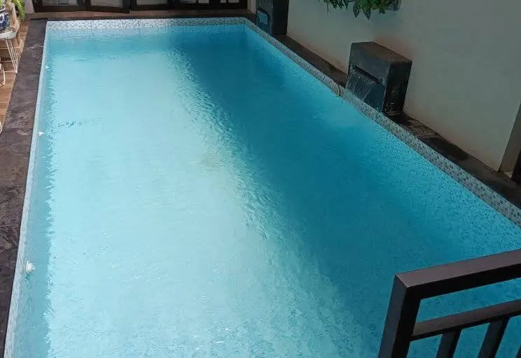 Kolam renang bautan dayanapool di Bekasi dengan desain menawan