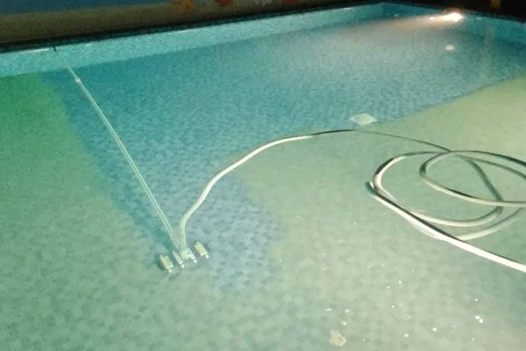 Perawatan Kolam Renang di Cicaheum oleh tim profesional dayanapool