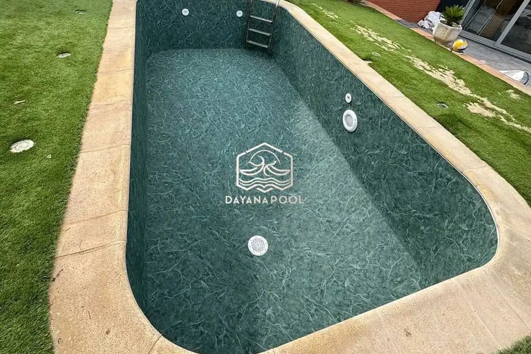 Kolam renang dengan desain minimalis dan modern garapan dayanapool
