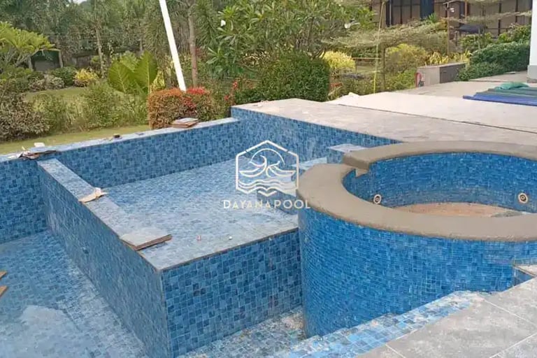 Pembuatan kolam renang oleh tim dayanapool
