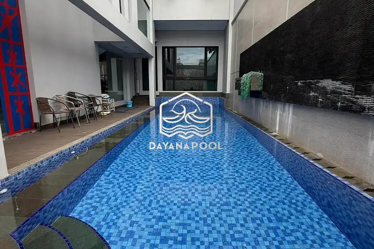 kolam renang over folw dengan desain minimalis.