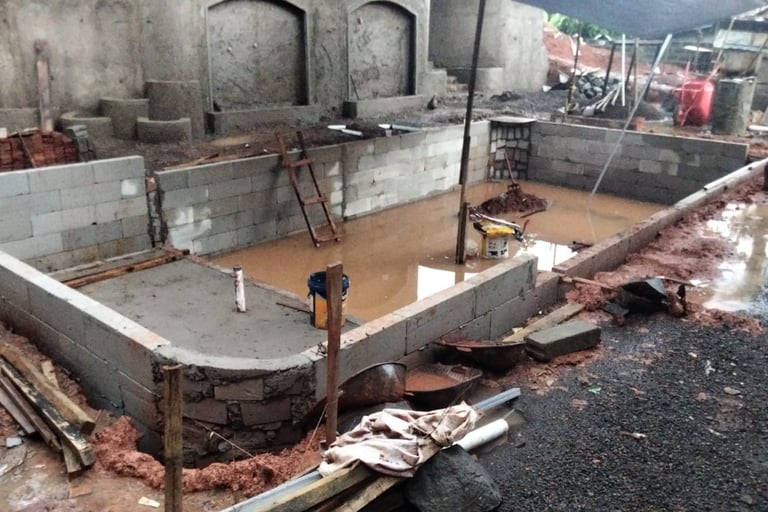 Pembuatan kolam renang di daerah Semarang oleh tim dayanapool