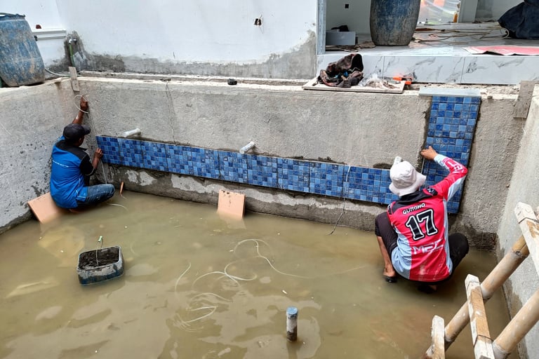 Pembuatan kolam renang di daerah Banyumas oleh tim dayanapool