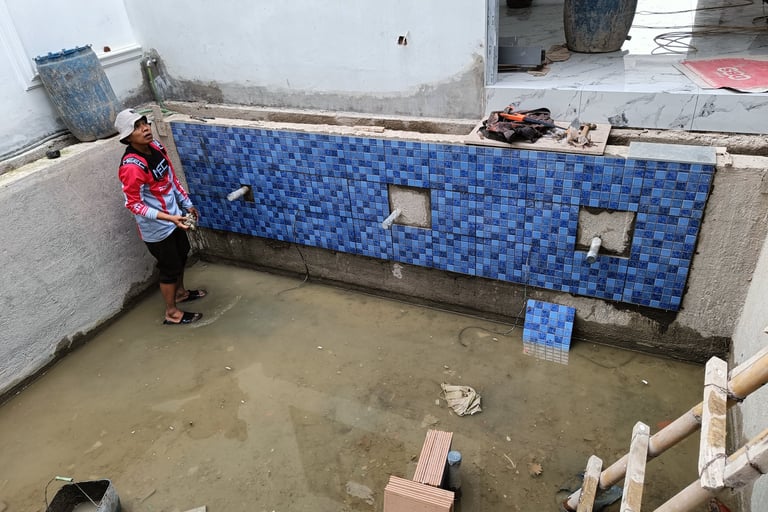 proses pembutan kolam renang oleh tim dayanapool.
