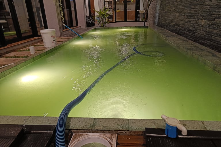 Perawatan Kolam Renang di Kiaracondong oleh tim profesional dayanapool