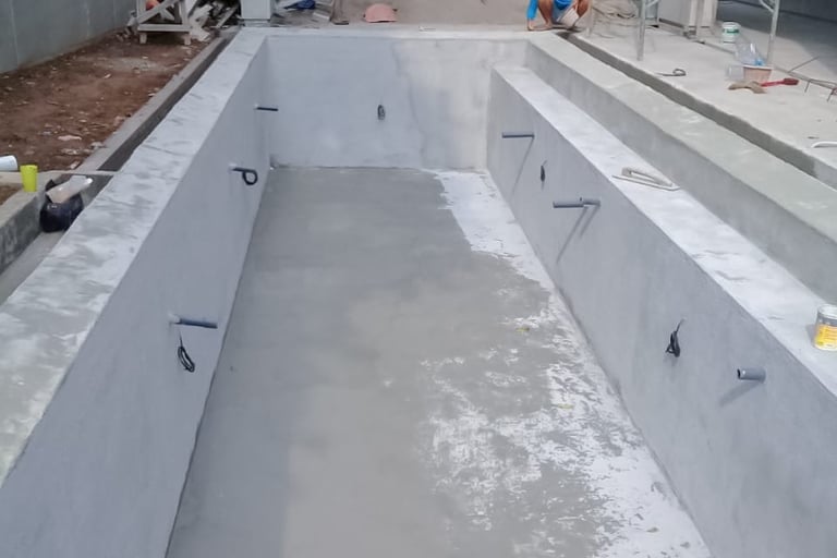 kolam renang struktur beton.