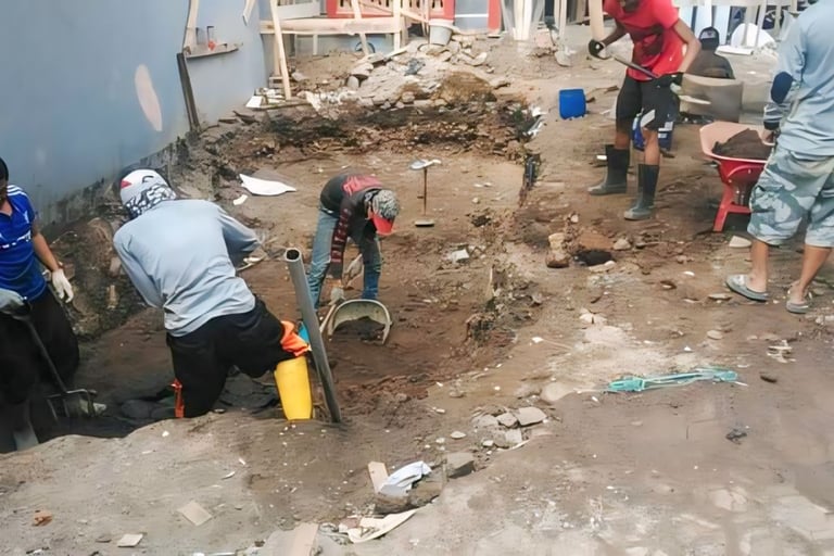 Pembuatan kolam renang di daerah Karanganyar oleh tim dayanapool