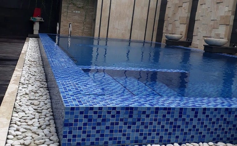 kolam renang infinity pool