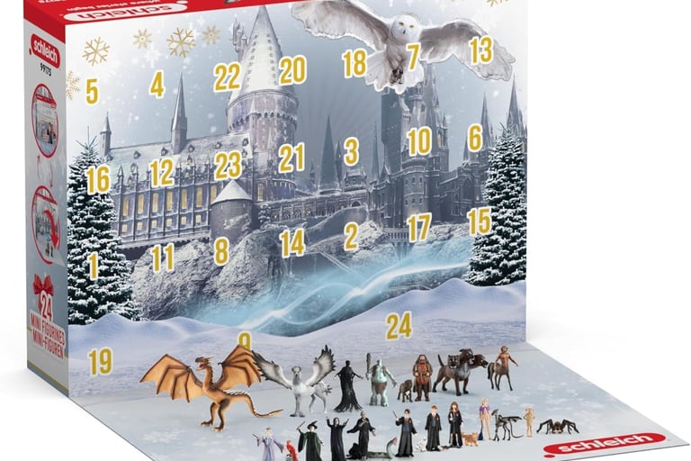 HARRY POTTER AVENT  CALENDAR  with a castle in the background