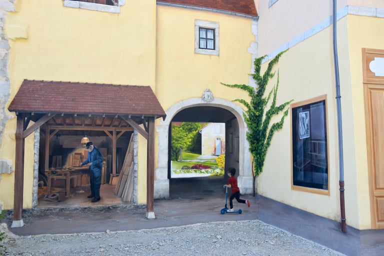 Fresque en trompe-l'oeil réalisée sur les façades d'un bâtiment, pour le ville de Moirans-en-Montagne (39), Jura.