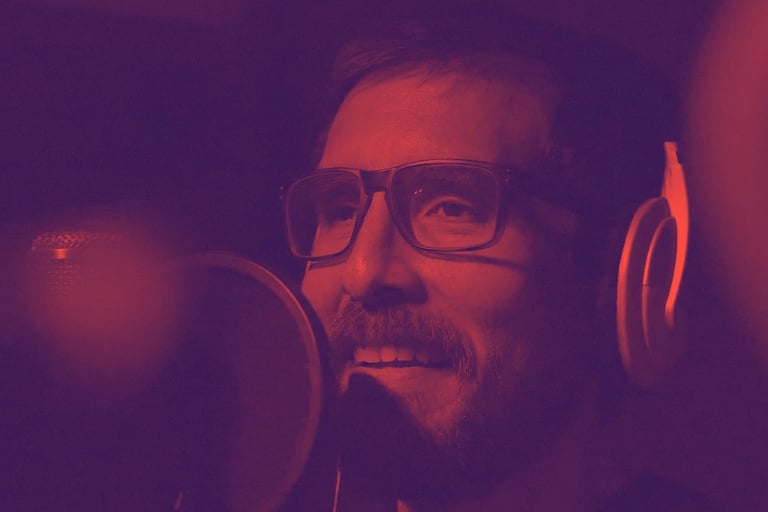 Miguel José Flores grabando la voz principal de "Volar" en MCA Studios