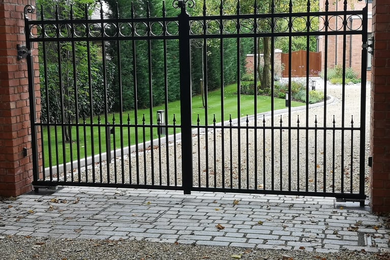 Residential electric gate installers Belfast. Belfast electric gate company
