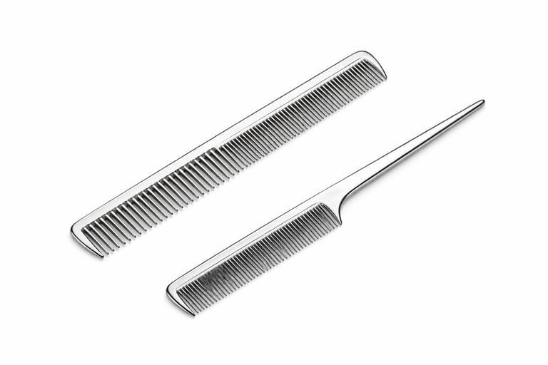 Styling combs for professional hairdressing and grooming