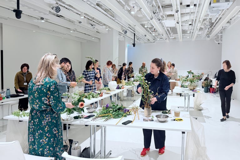 Hyakkō in bloom: flower arranging with exhibition ceramics