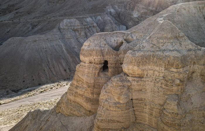 the dead sea scrolls cave