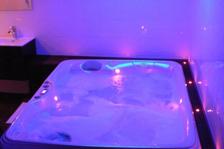 love room proche de rennes avec jacuzzi privatif