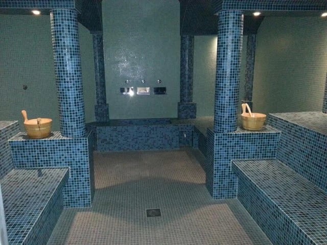 Hammam avec colonnes
