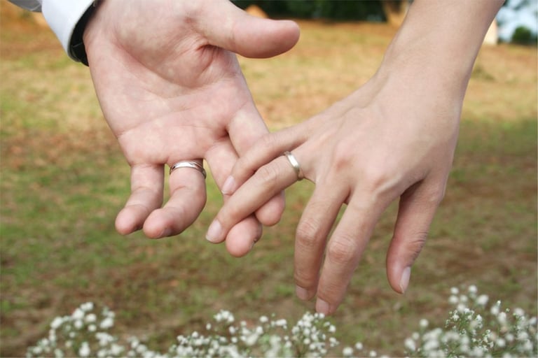 Lee Baucom has been happily married for 22 years