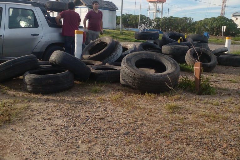 ALT="CUBIERTAS PARA EL PULPO LAS ESTAN BAJANDO LOS PARTCIPANTES DEL TALLER"N